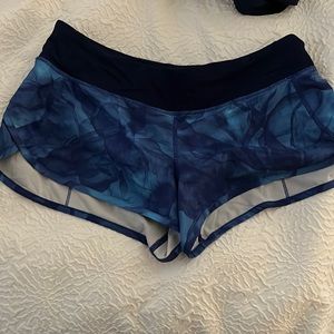 Lululemon shorts size 6